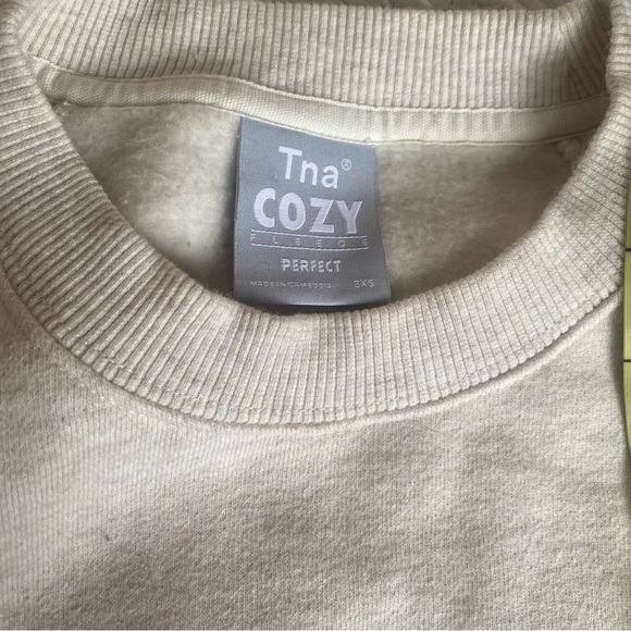 Aritzia TNA Cozy Fleece Perfect Shrunken Sweatshirt - Picture 5 of 6